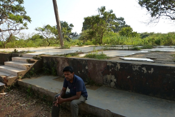 Zdjęcie ze Sri Lanki - tyle pozostało z domu surferów.... wszyscy tu  wtedy zginęli...