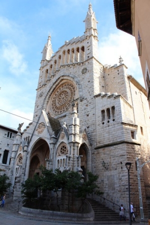 Zdjęcie z Hiszpanii - Kościół San Bartolome w centrum Soller