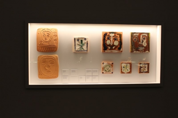 Zdjęcie z Hiszpanii - Wystawa ceramiki Picasso na dworcu w Soller