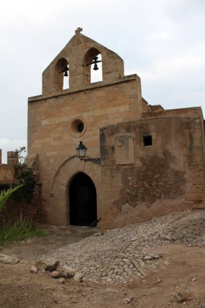 Zdjęcie z Hiszpanii - Kaplica zamku w Capdeperze z zewnątrz