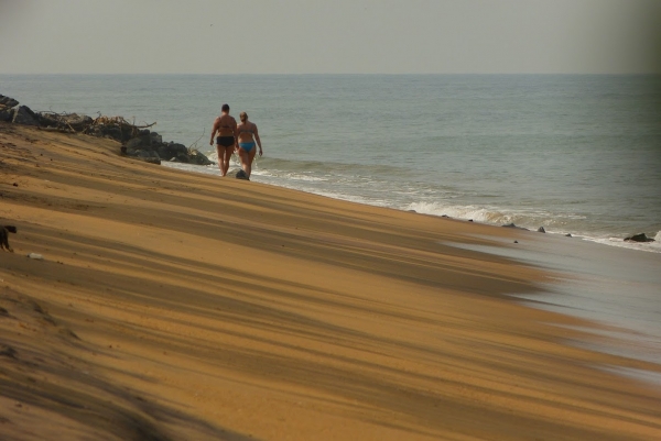 Zdjęcie ze Sri Lanki - wieczorny spacer po plaży - idziemy do wioski rybaków