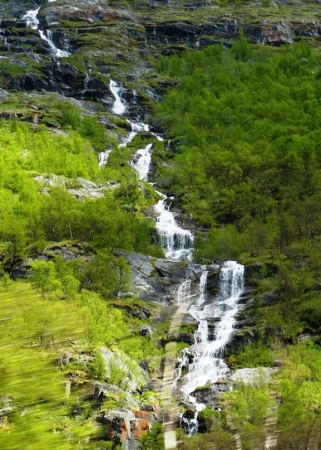Zdjęcie z Norwegii - typowy widok z norweskich tras w czasie jazdy przez kraj...