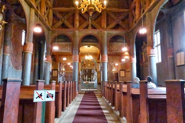 Zdjęcie z Norwegii - wnętrze stavkirke w Ringebu