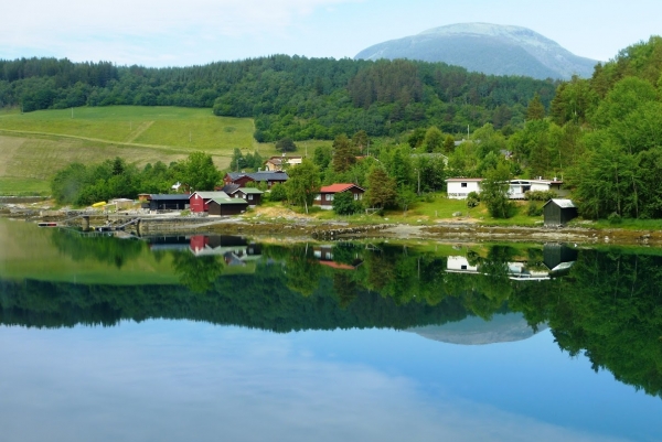 Zdjęcie z Norwegii - woda jak lustro