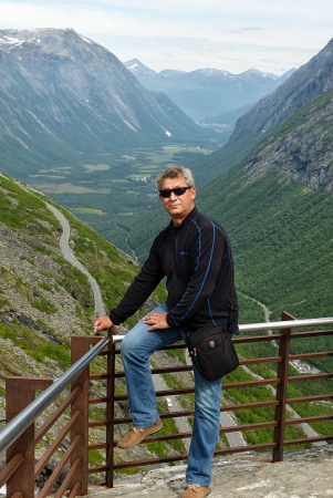 Zdjęcie z Norwegii - mało nie zamarłam jak małż próbował usiąść na tej balustradzie...