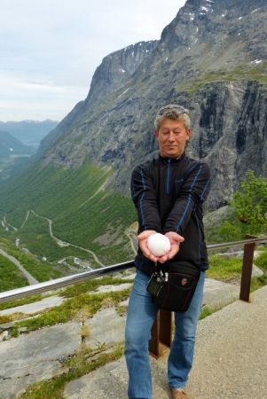 Zdjęcie z Norwegii - można porzucać snieżkami:)