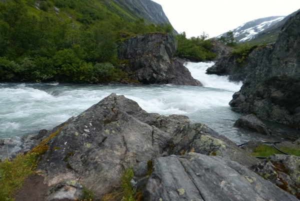 Zdjęcie z Norwegii - "hotelowy" wodospad Videfossen (Buldrefossen)