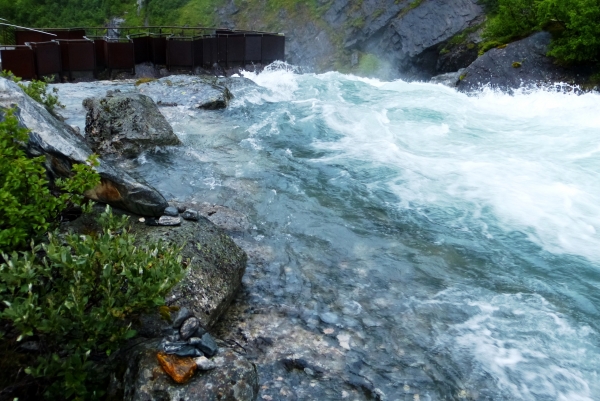 Zdjęcie z Norwegii - taras widokowy tuż nad wodospadem Videfossen (Buldrefossen) 