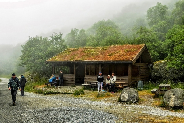 Zdjęcie z Norwegii - dojeżdżamy dokąd jest droga - dalej jakies 800-1000m - trzeba jeszcze dojść na nóżkach:)