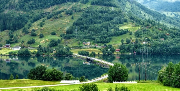 Zdjęcie z Norwegii - jazda taką trasą zapiera dech - dosłownie