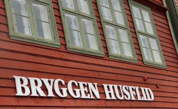 Zdjęcie z Norwegii - zanurzamy się w ciasne uliczki drewnianego Bryggen