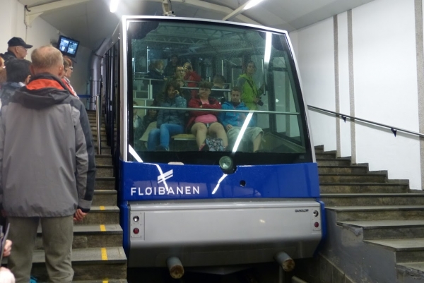 Zdjęcie z Norwegii - wagoniki czekają....