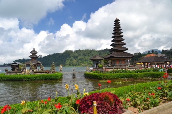Zdjęcie z Indonezji - Swiatynia na jeziorze - Pura Ulun Danu Bratan