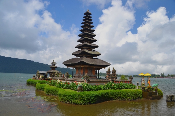 Zdjęcie z Indonezji - Pura Ulun Danu Bratan - swiatynia na jeziorze