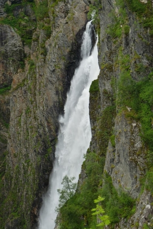 Zdjęcie z Norwegii - a Voringfossen nic sobie nie robi z tych nieszczęść...