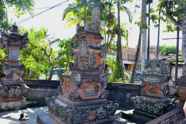 Zdjęcie z Indonezji - Uliczna kapliczka