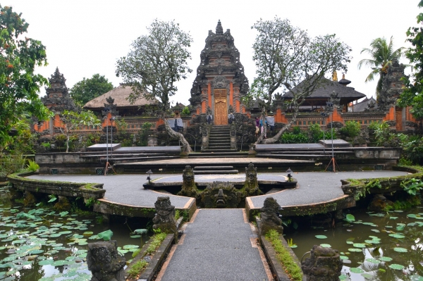 Zdjęcie z Indonezji - Swiatynia Pura Taman Saraswati w samym centrum Ubud