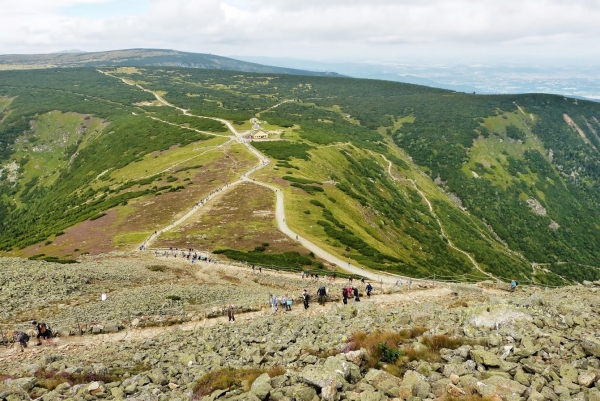Zdjęcie z Polski - przełęcz pod Snieżką (1389 m npm), za którą rozciaga się Równia pod Śnieżką