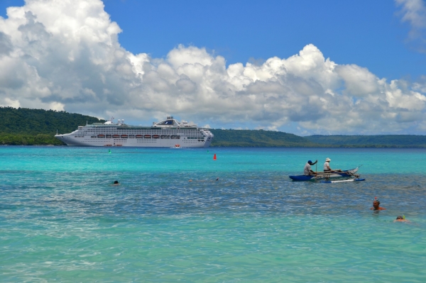 Zdjęcie z Vanuatu - Nasza Dawn Princess czeka cierpliwie :)