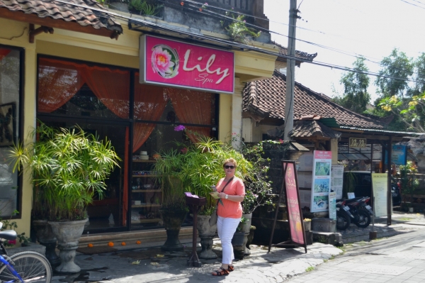 Zdjęcie z Indonezji - Sympatyczny salon masarzu na przedmiesciach Ubud