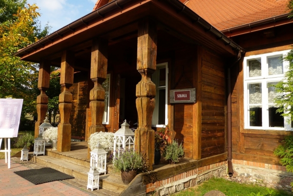 Zdjęcie z Polski - dawna, prawie 100 letnia szkoła