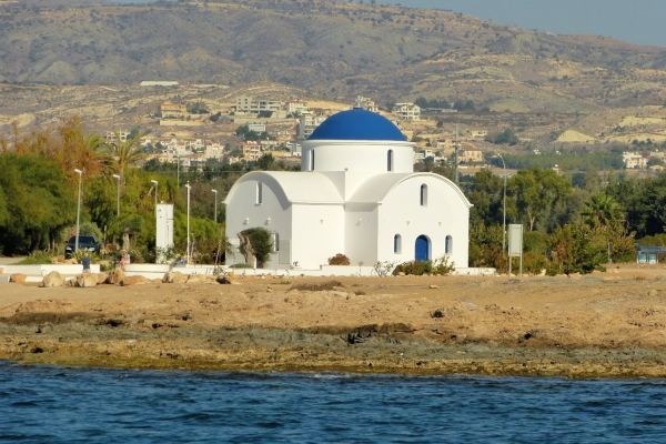 Zdjęcie z Cypru - cypryjskie kosciółki prawie jak na Santorini....
