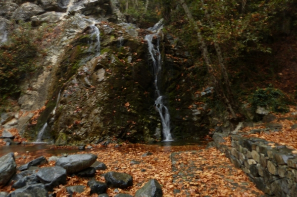 Zdjęcie z Cypru - krótki przystanek nad jednym z wodospadów gór Troodos
