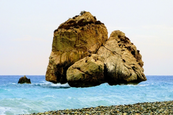 Zdjęcie z Cypru - Petra tou Romiou - plaża ze skałą Afrodyty