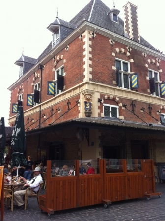 Zdjęcie z Holandii - Ratusz w centrum Leeuwarden  