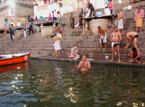 Zdjęcie z Indii - kąpiący się