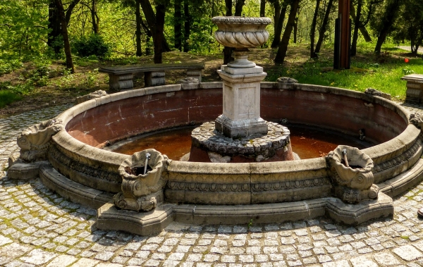 Zdjęcie z Polski - Zakroczym - niestety pusta fontanna