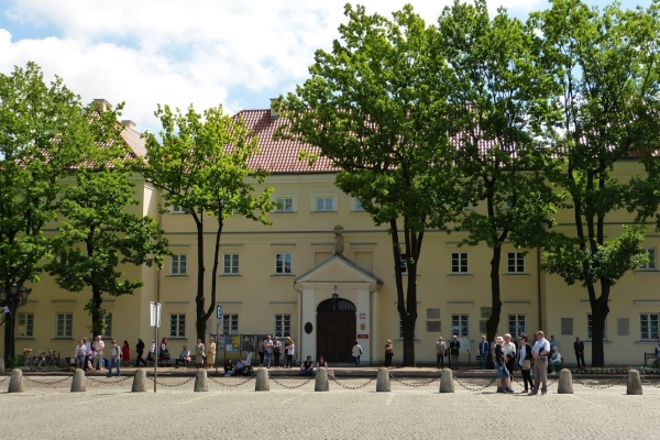 Zdjęcie z Polski - wielki gmach Muzeum Łowickiego