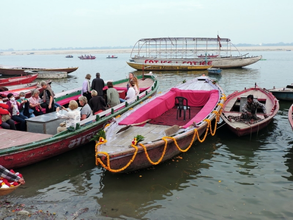 Zdjęcie z Indii - Waranasi - nabrzeże Gangesu.