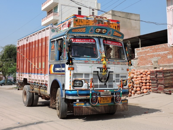 Zdjęcie z Indii - Jaipur - ciężarówka Tata.