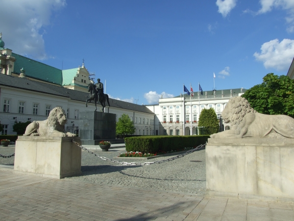 Zdjęcie z Polski - przed pałacem