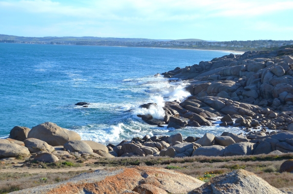 Zdjęcie z Australii - Skaly w Port Elliott a w oddali Victor Harbor