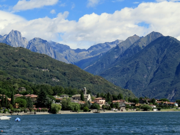 Zdjęcie z Włoch - Widok na Gera Lario i piekne Alpy