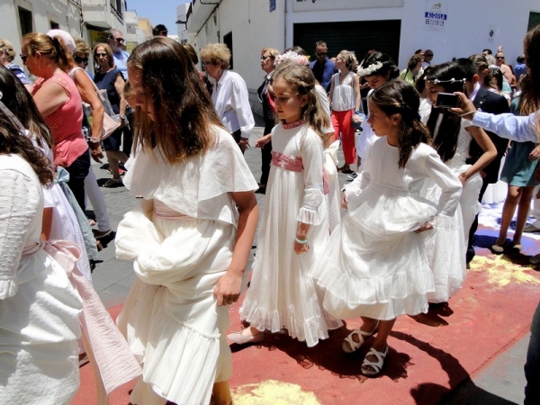 Zdjęcie z Hiszpanii - Dzieci podczas procesji Bożego Ciała.