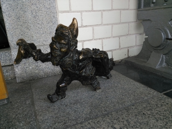 Zdjęcie z Polski - Krasnal współczesny czyli spieszący się