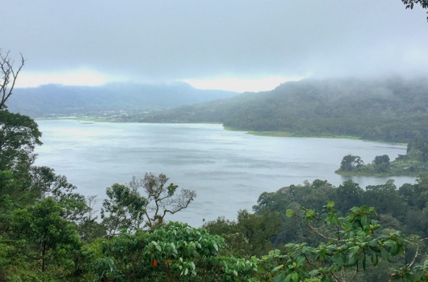 Zdjęcie z Indonezji - Jezioro Ulun Danu