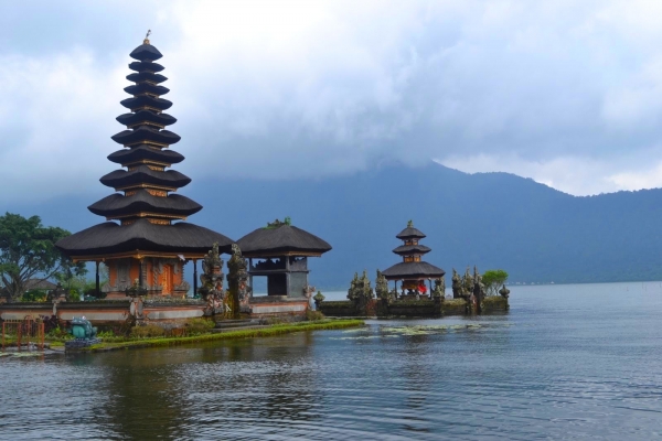 Zdjęcie z Indonezji - swiatynia Ulun Danu