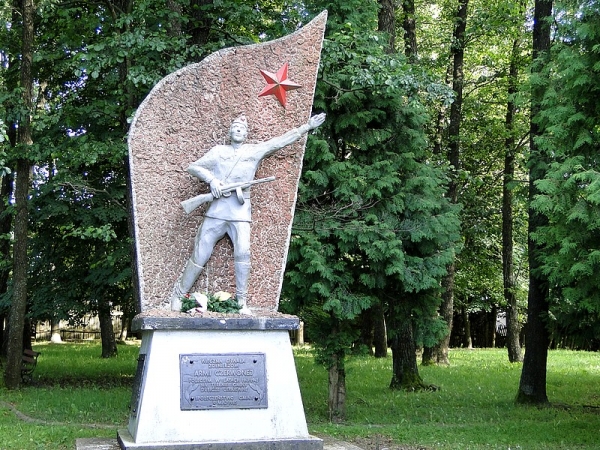 Zdjęcie z Polski - Dubicze Cerkiewne. Pomnik Wdzięczności Armii Czerwonej.