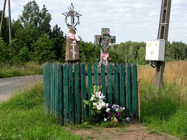 Zdjęcie z Polski - Przydrożne krzyże gdzieś na Podlasiu.