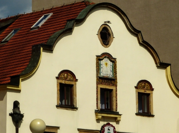 Zdjęcie z Polski - zegar słoneczny z 1736 r. na jednej z kamieniczek 