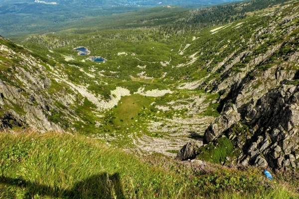 Zdjęcie z Polski - dwa małe jeziorka Śnieżne w dole
