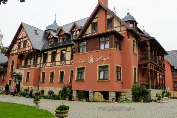 Zdjęcie z Polski - obecna (zbyt współczesna kolorystyka) szata pałacu Margot