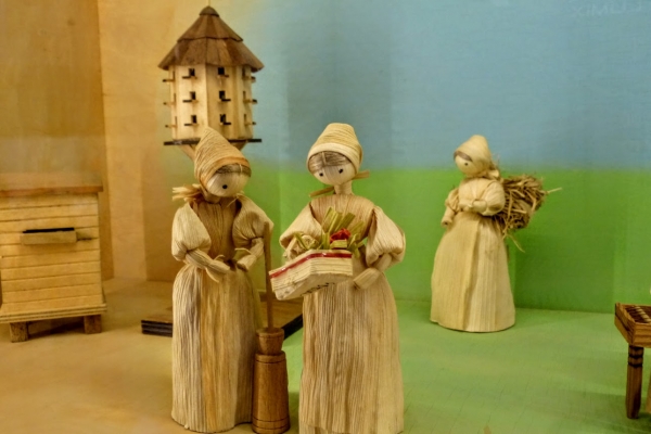 Zdjęcie z Polski - bardzo ciekawe zabawki - te zrobiono z liści kukurydzy