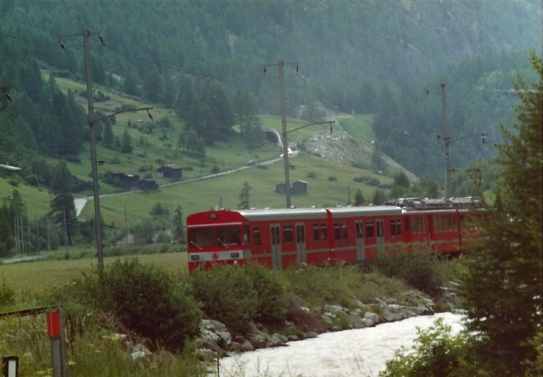 Zdjęcie ze Szwajcarii - pociąg z Tasch do Zermatt