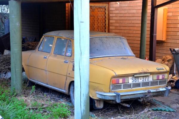 Zdjęcie z Australii - Stara Skoda na czyims zanieddbanym podworku