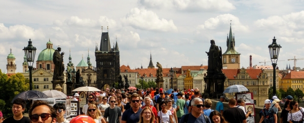 Zdjęcie z Czech - dzikie tłumy na Moście Karola